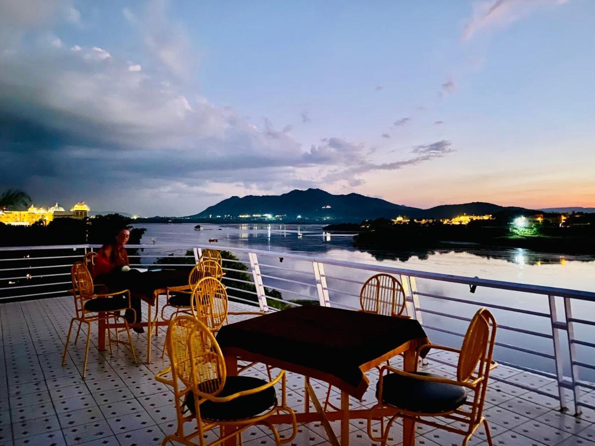 Haveli Jai Durga At Pichola Lake Hotel อุเดเปอร์ ภายนอก รูปภาพ